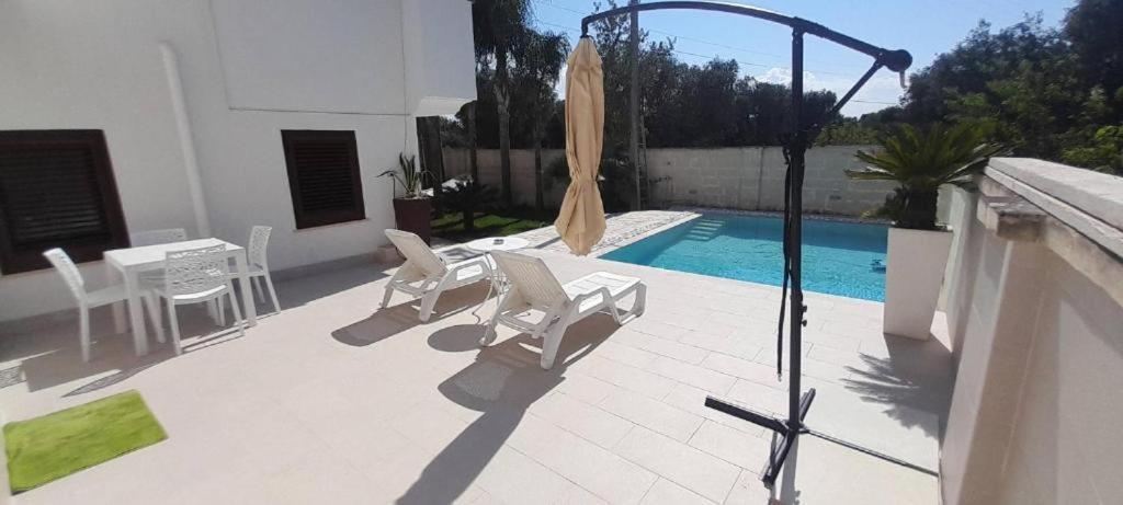 Villa Con Piscina Aria Di Sole Francavilla Fontana Exterior foto
